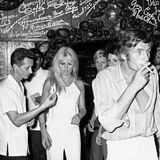 Die wilden 1960er: Brigitte Bardot mit ihrem Kurzzeit-Ehemann Gunter Sachs (vorne) in Saint-Tropez