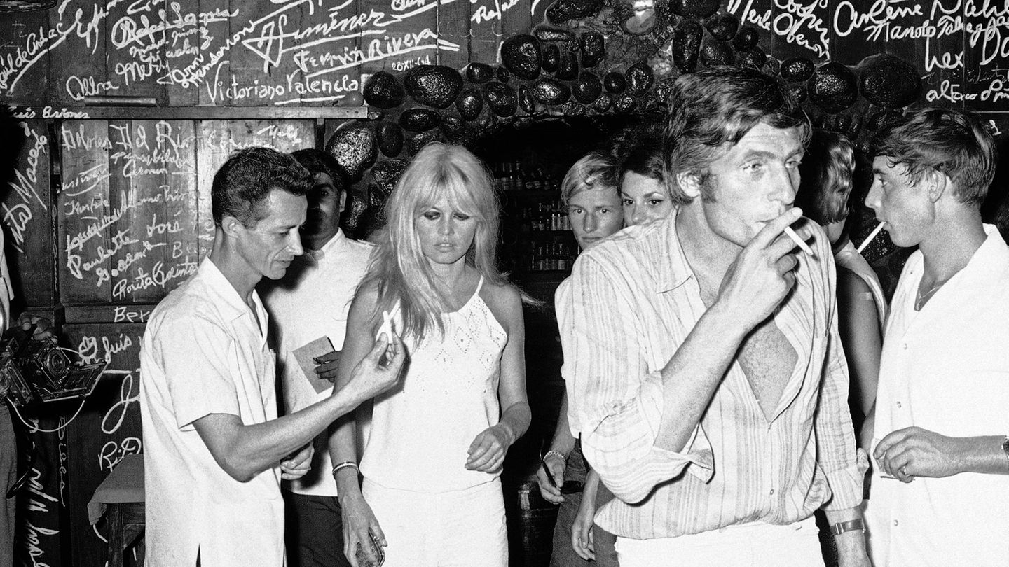 Die wilden 1960er: Brigitte Bardot mit ihrem Kurzzeit-Ehemann Gunter Sachs (vorne) in Saint-Tropez