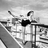 Die natürliche Eleganz: Brigitte Bardot war kein armes Mädchen. Sie stammte aus einer sehr bürgerlichen, frommen katholischen Familie. Ihre elegante Haltung und ihr eleganter Gang waren das Ergebnis des Ballett-Trainings am Pariser Konservatorium