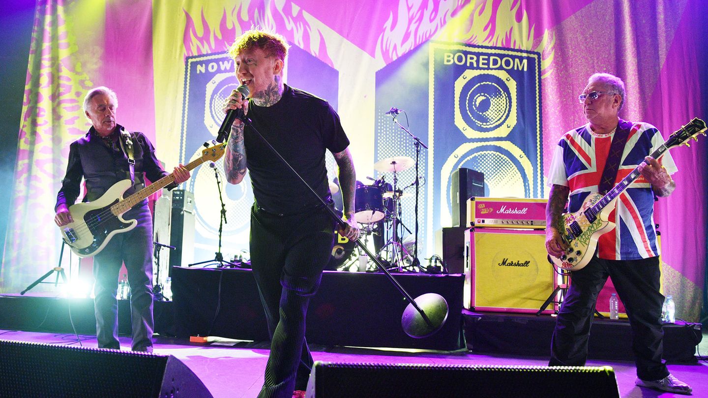 Sex Pistols performen in London im O2 Forum