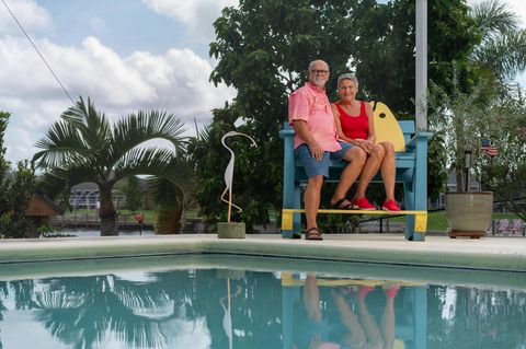 Auswandern nach Florida: Ehepaar Pech am Pool