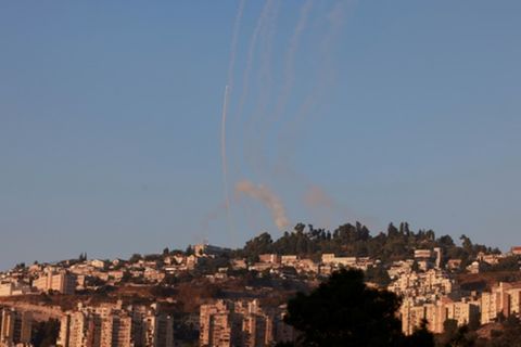Israels Luftabwehrsystem fängt eine Rakete aus dem Libanon ab