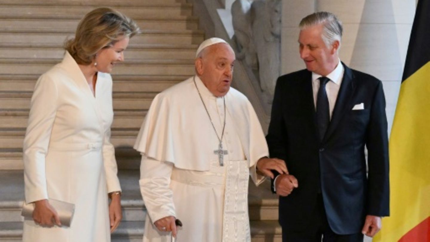 Der Papst mit König Philippe und Königin Mathilde von Belgien