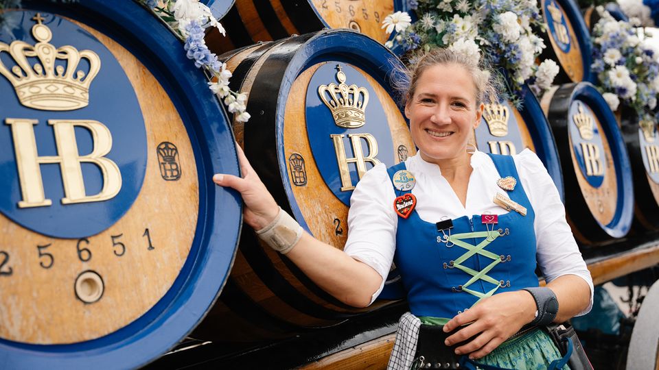 Wiesn-Kellnerin verrät, welche Art von Gästen die schlimmsten sind Wer benimmt sich am meisten daneben? Marlene Graßl, Bedienung auf der Wiesn, klärt auf!