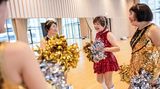 Ältere Frauen beim Cheerleading