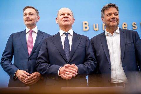 Kein schöner Anblick für die Grüne Jugend: Lindner, Scholz und Habeck in der Bundespressekonferenz