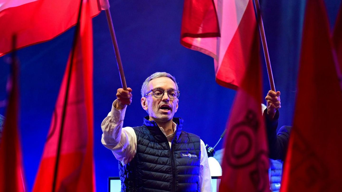 Hat die Wahl gewonnen – aber auch die Kanzlerschaft? FPÖ-Spitzenkandidat Herbert Kickl, hier beim Wahlkampfabschluss in Wien