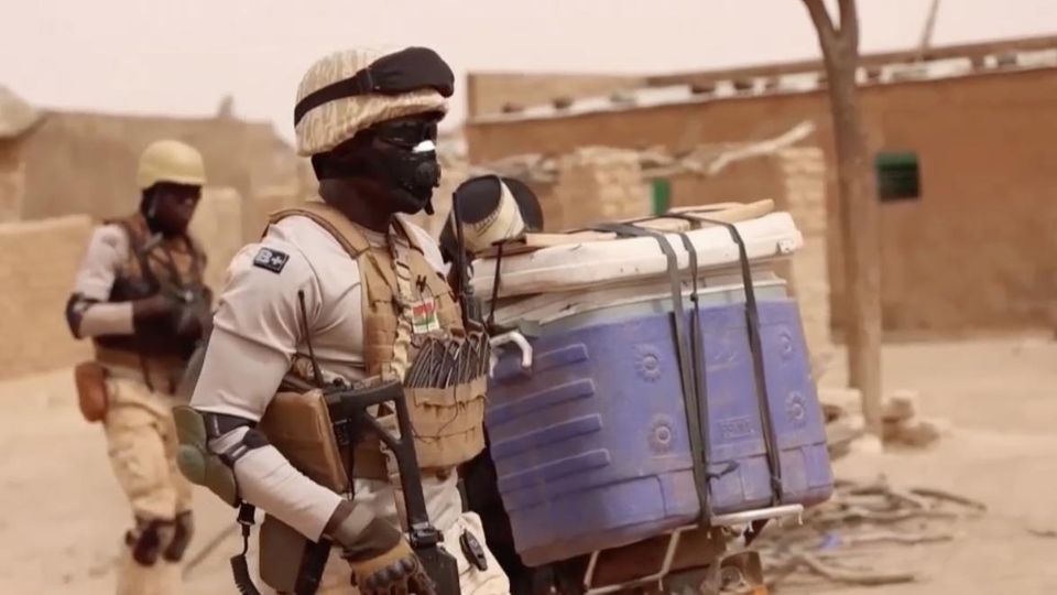 Seit Jahren herrscht in der Sahel-Zone, Westafrika, eine Krise der Gewalt. Europäische Truppen mussten abziehen: Die Friedenssicherung sinkt und die Zahl der Todesopfer steigt rapide.