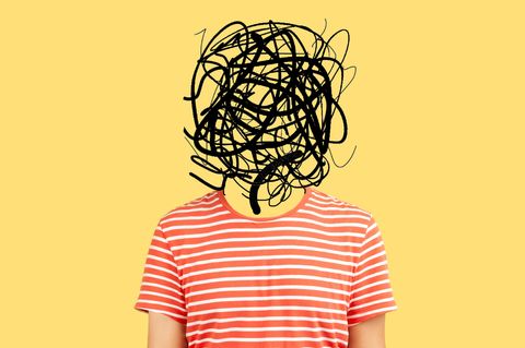 ADHS-Illustration: Person mit wild gekritzeltem Kopf vor gelbem Hintergrund