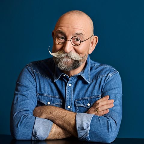 Porträtfoto von Horst Lichter mit verschränkten Armen