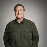 John Goodman alias Dan Conner aus "Roseanne": die langlebigste Leiche von allen  Während andere Serien-Tote plötzlich wieder quicklebendig waren, verhielt es sich bei der Figur des Dann Conner genau andersrum: Er war bereits lange tot, obwohl man ihn noch im Fernsehen sah. Und das kam so: In Staffel 8 der Sitcom musste John Goodman als Conner einen schweren Infarkt wegstecken, in Staffel 9 wurde die Familie zu Lotto-Millionären und alles schien bestens. Tatsächlich aber war alles bloß ein Traum seiner Seriengattin Roseanne: Conner lebte gar nicht mehr, sondern war durch den Infarkt gestorben. Und der Lotteriegewinn war auch bloß die Fantasie einer Verzweifelten.  Umso fantasieloser war Staffel 10, die fast 20 Jahre später produziert wurde. Dort spielte John Goodman wieder mit, und man tat so, als habe es Staffel 9 und Conners Tod einfach nicht gegeben.