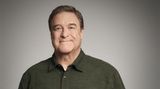John Goodman alias Dan Conner aus "Roseanne": die langlebigste Leiche von allen  Während andere Serien-Tote plötzlich wieder quicklebendig waren, verhielt es sich bei der Figur des Dann Conner genau andersrum: Er war bereits lange tot, obwohl man ihn noch im Fernsehen sah. Und das kam so: In Staffel 8 der Sitcom musste John Goodman als Conner einen schweren Infarkt wegstecken, in Staffel 9 wurde die Familie zu Lotto-Millionären und alles schien bestens. Tatsächlich aber war alles bloß ein Traum seiner Seriengattin Roseanne: Conner lebte gar nicht mehr, sondern war durch den Infarkt gestorben. Und der Lotteriegewinn war auch bloß die Fantasie einer Verzweifelten.  Umso fantasieloser war Staffel 10, die fast 20 Jahre später produziert wurde. Dort spielte John Goodman wieder mit, und man tat so, als habe es Staffel 9 und Conners Tod einfach nicht gegeben.