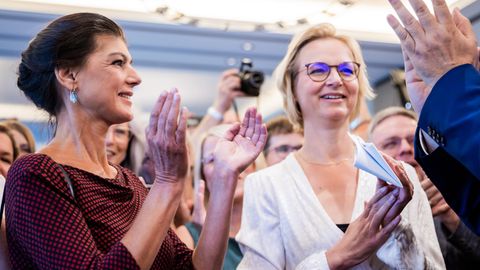 Sahra Wagenknecht und Katja Wolf im September 2024 bei einer Wahlparty der BSW