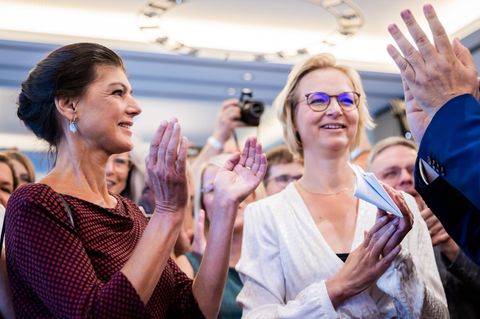 Sahra Wagenknecht und Katja Wolf im September 2024 bei einer Wahlparty der BSW