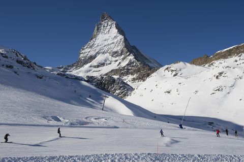 Das Matterhorn in den Walliser Alpen liegt direkt an der Grenze zwischen der Schweiz und Italien