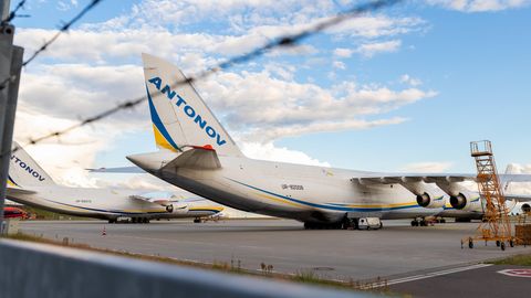 Die Bekannte des Ex-Mitarbeiters von Maximilian Krah soll am Flughafen Leipzig gearbeitet haben, einem wichtigen Umschlagplatz für Waffentransporte