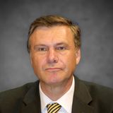 Der ehemalige FDP-Vorsitzende starb am 13. September im Alter von 80 Jahren. Gerhardt machte zunächst politische Karriere in seiner hessischen Heimat. Von 1978 bis 1994 gehörte er dem Landtag in Wiesbaden an. 1987 wurde er Wissenschaftsminister und stellvertretender Ministerpräsident. 1994 zog der Liberale in den Bundestag ein. Sein Ziel, Außenminister zu werden, erreichte er jedoch nicht