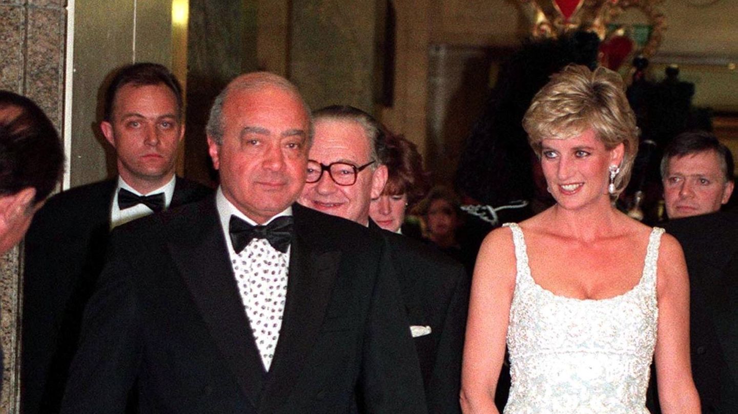 Mohamed Al-Fayed en prinses Diana in Harrods LAdy di