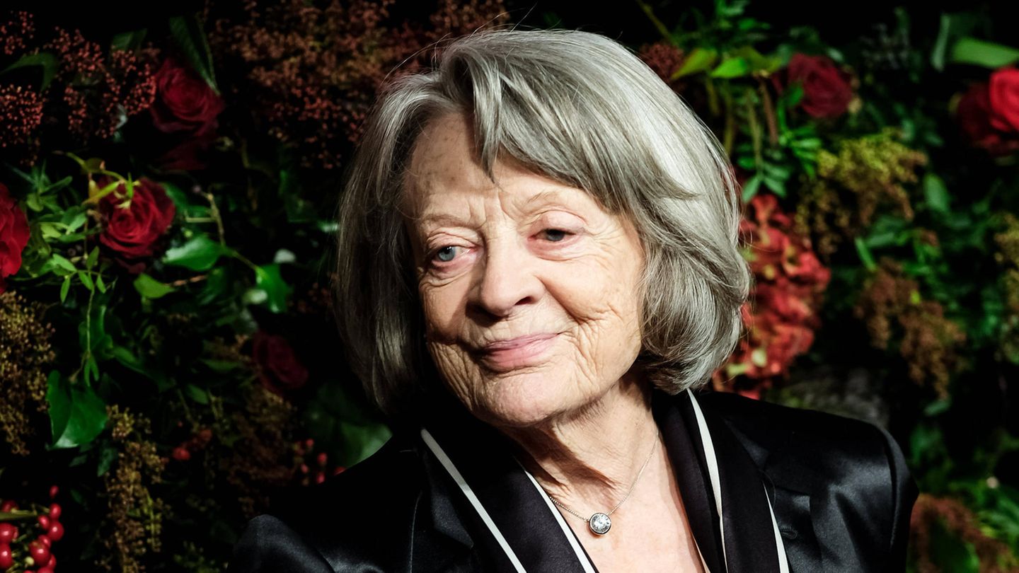 Maggie Smith Die britische Schauspielerin starb am 27. September im Alter von 89 Jahren. Smith spielte zum Beispiel in den "Harry Potter"-Verfilmungen, der Serie "Downton Abbey" und in der Komödie "Sister Act – Eine himmlische Karriere" mit. Im Laufe ihrer Karriere gewann sie zwei Oscars – für ihre Darbietung in den Filmen "Die besten Jahre der Miss Jean Brodie" und "Das verrückte California-Hotel"