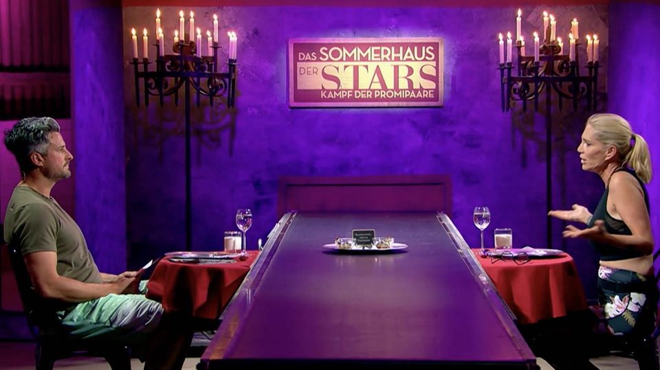 „Das Sommerhaus der Stars” war bereits für viel Paare Anlass dazu, getrennte Wege zu gehen. Warum es zu Sarah Kerns Trennung kam, verrät sie im Video.     