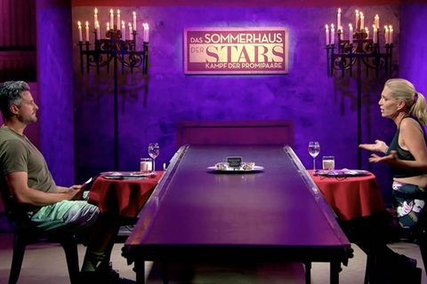 „Das Sommerhaus der Stars” war bereits für viel Paare Anlass dazu, getrennte Wege zu gehen. Warum es zu Sarah Kerns Trennung kam, verrät sie im Video.     