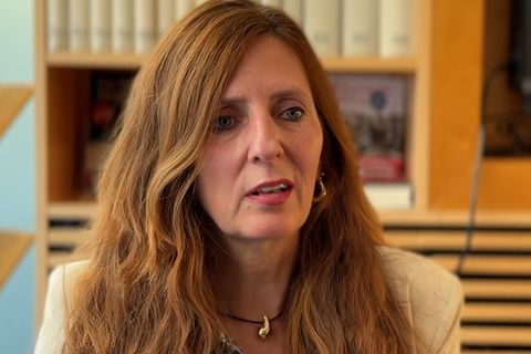 Shani Louks Mutter über ihr Jahr seit dem Hamas-Überfall (Video)