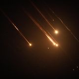 Raketen über dem Nachthimmel von Jerusalem