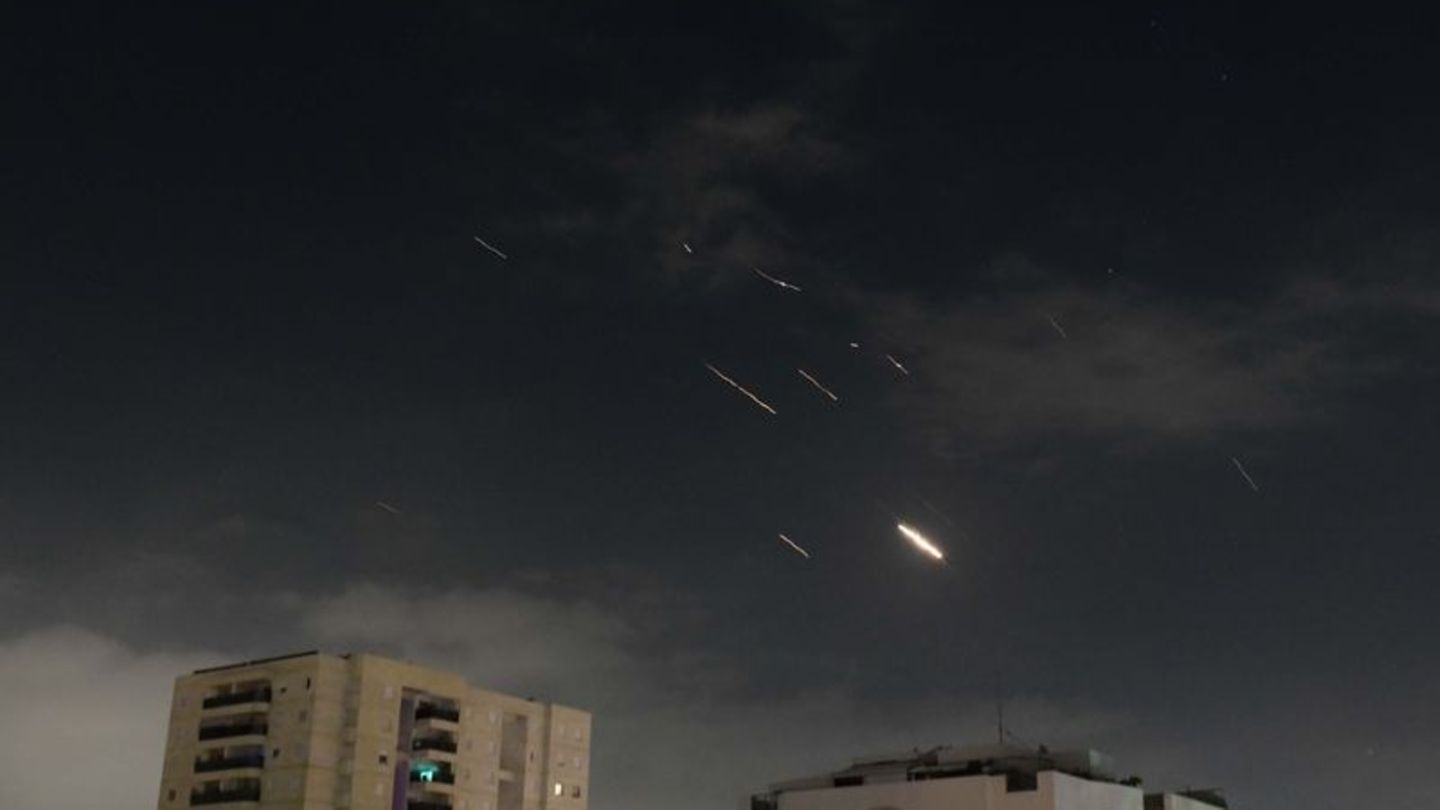Die Lage im Überblick: Israel kündigt nach iranischem Raketenangriff Vergeltung an