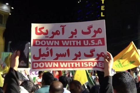 Am Abend schoss der Iran circa 180 Raketen auf Israel - viele davon wurden in der Luft aufgehalten. Im Iran herrscht Euphorie. Gleichzeitig kam es in Tel Aviv zu einem Terroranschlag. 