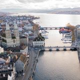 Züricher Altstadt aus der Luft aufgenommen mit Zürichsee