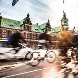 Auto- und Radfahrer in Kopenhagen