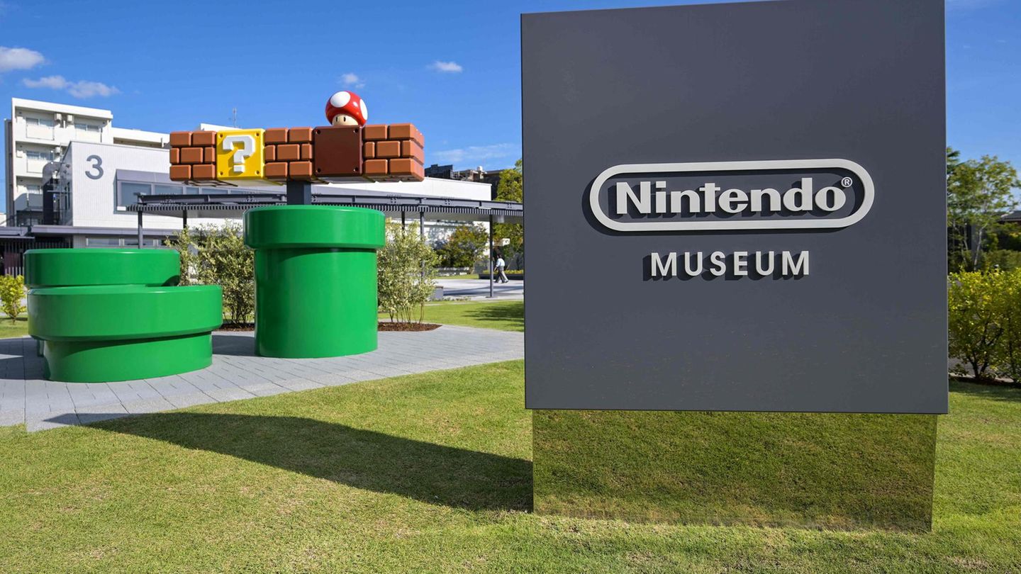 Sieht fast so aus, wie im Spiel: Der Außen- und Eingangsbereich des Nintendo-Museums in Kyoto ist an "Super Mario" angelehnt. Am 2. Oktober wurde das erste Nintendo-Museum der Welt eröffnet. Es zeigt die ganze 135-jährige Firmengeschichte. Pro Tag sollen nicht mehr als 1500 bis 2000 Besucher hereingelassen werden