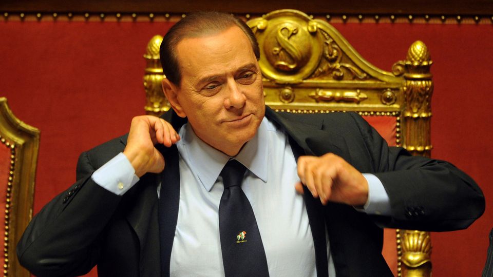 Staatsmännisch und elegant, so sah er sich selbst gern: Italiens viermaliger Ministerpräsident Silvio Berlusconi (1936–2023)