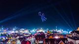 ... seit 1991 vergnügt man sich nun in der Stadt, in der inzwischen rund zehn Millionen Menschen leben, auf dem Oktoberfest – auch mit Drohnenshow
