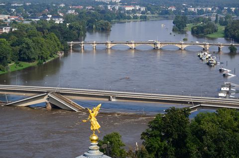 Die eingestürzte Carolabrücke in Dresden