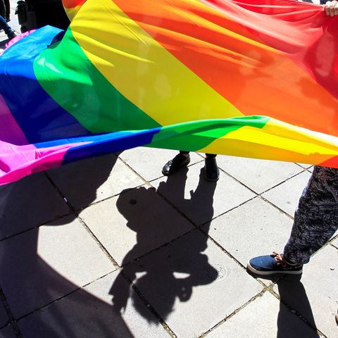 Aktivisten in Georgien besuchen eine Demonstration gegen Homophobie (Archivfoto)