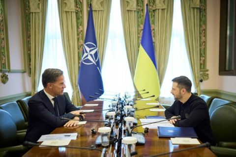 Rutte (l.) und Selenksyj in Kiew