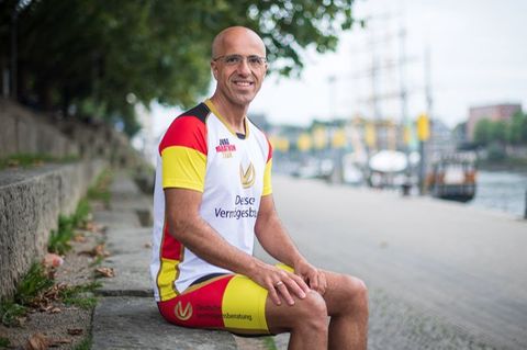 Marathon-Läufer Emin da Silva in Sportkleidung