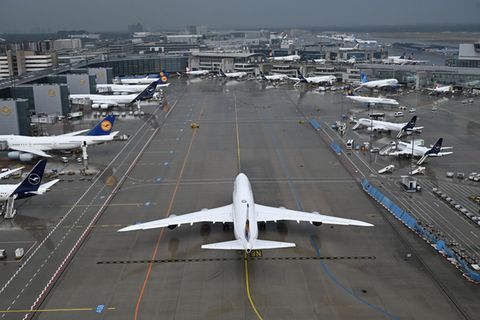 Die Deutsche Flugsicherung ist für die Sicherheit am Himmel über Deutschland zuständig (im Bild: Frankfurter Flughafen)