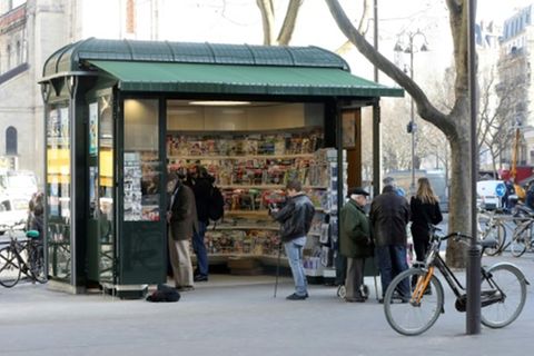 Zeitungskisok in Paris