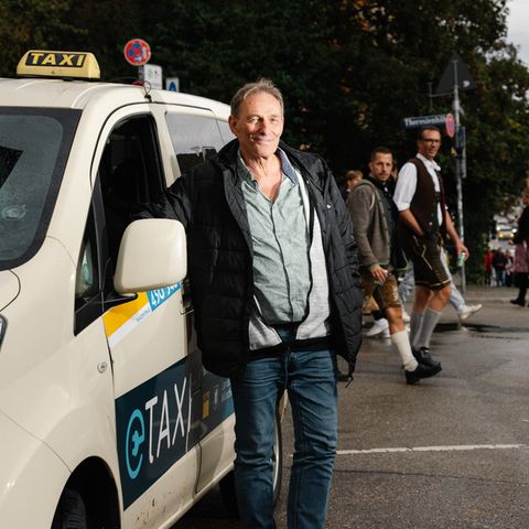 Oktoberfest-Taxifahrer Florian Bachmann auf der Wiesn