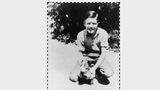 Jimmy Carter auf einem Schwarzweißfoto als Kind mit einem Hund