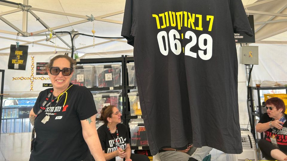 Yael Szlamowicz at Hostages Square in Tel Aviv Yael Szlamowicz at Hostages Square in Tel Aviv