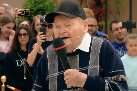 DSDS: Dieser 92-jährige Kandidat rührt die Jury zu Tränen (Video)