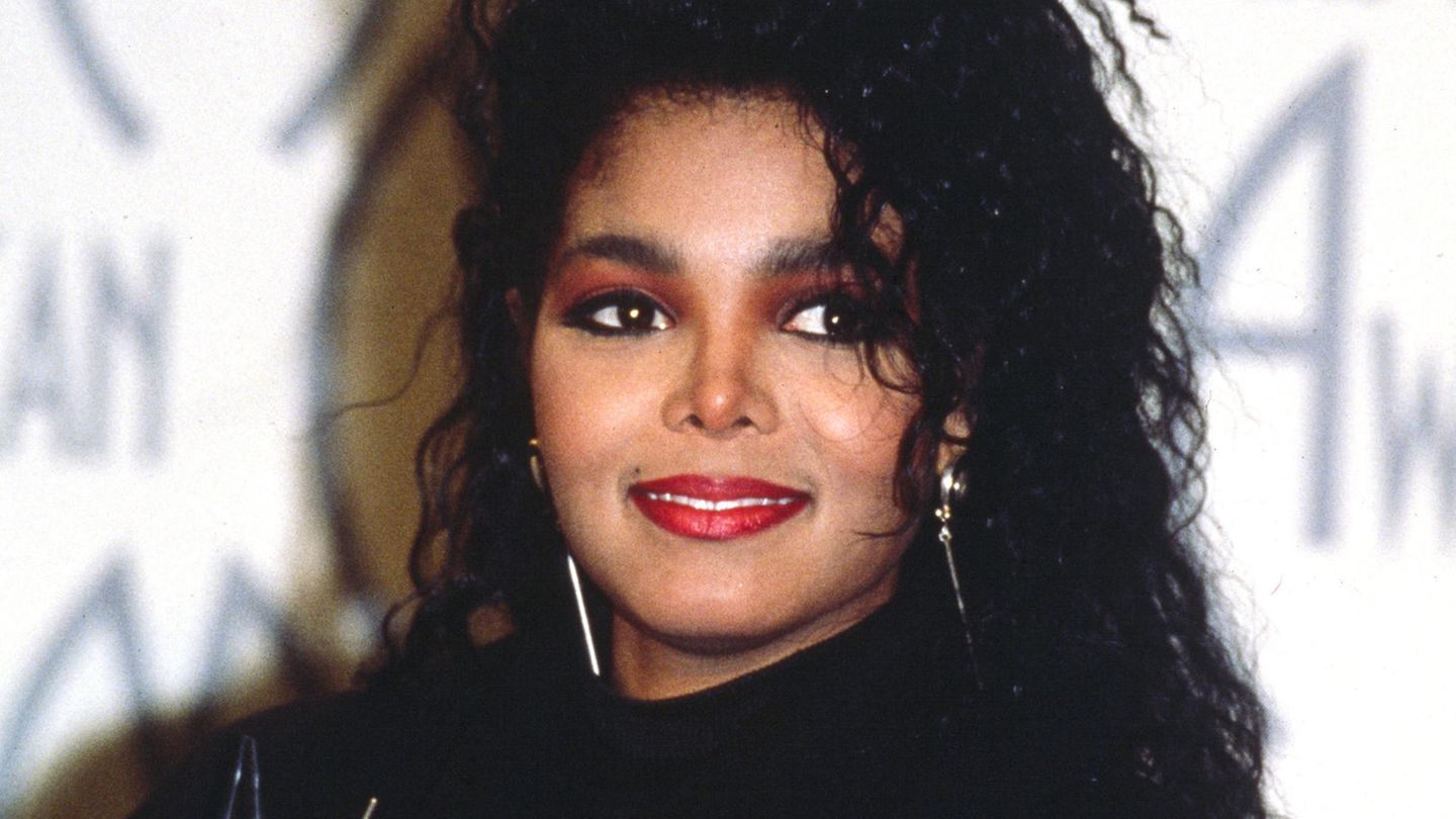 1986 veröffentlichte sie ihr drittes Album "Control", das ihr erstes Nummer-1-Album wurde und vier American Music Awards (bei zwölf Nominierungen) gewann