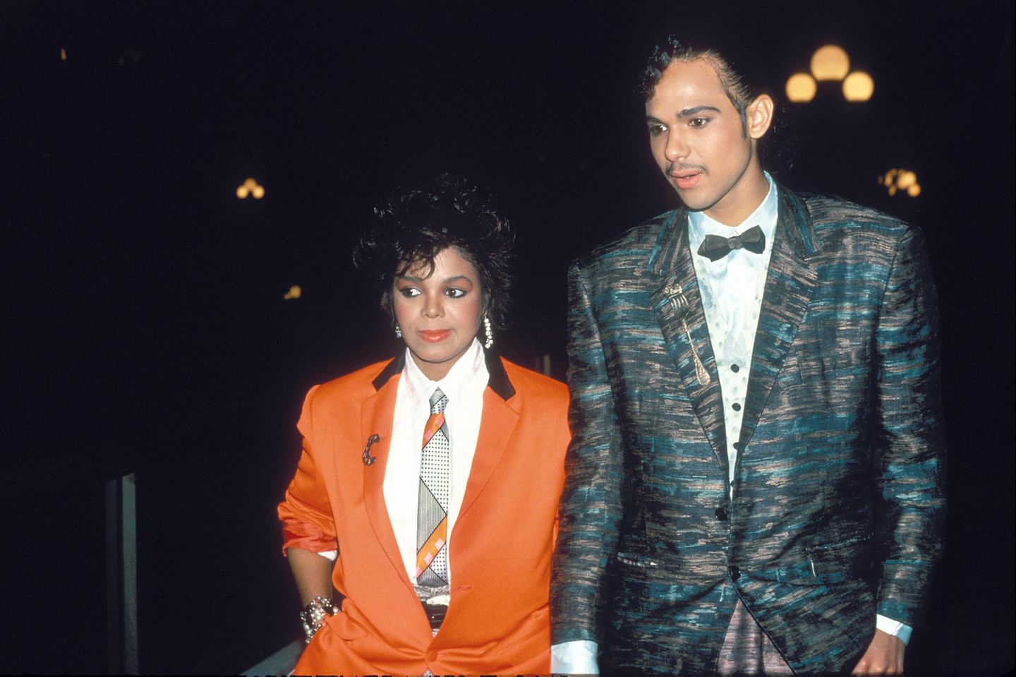Janet machte solo weiter, veröffentlichte 1982 ihr Debutalbum "Janet Jackson". 1984 veröffentlichte sie ihr zweites Album "Dream Street" und heiratete im selben Jahr James DeBarge, das älteste Mitglied der Familienband DeBarge. Die Ehe wurde 1985 annuliert.