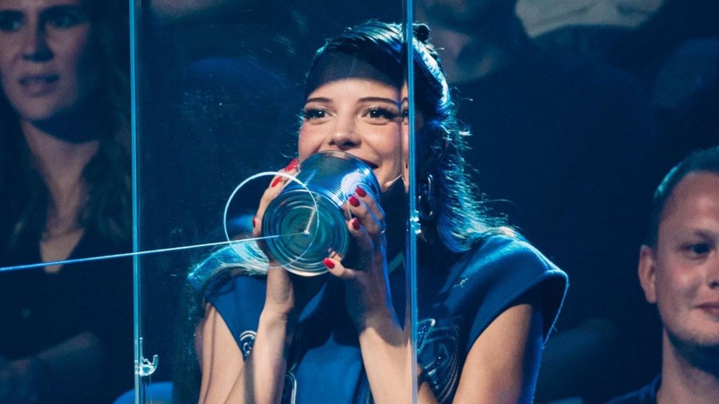 Sängerin Nina Chuba