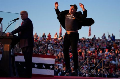 Elon Musk auf Donald Trumps Wahlkampfveranstaltung in Butler