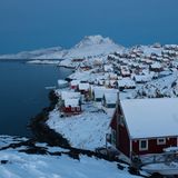 Gewinnerin: Juliette Pavy; Land: Frankreich; Kategorie: Fotografin des Jahres  Zwischen 1966 und 1975 wurden grönländische Inuit-Frauen Opfer eines Geburtenkontrollprogramms, das als "Spiralkampagne" bekannt ist und bei der unter behördlicher Aufsicht etwa 4 500 Spiralen in Inuit-Frauen- und Mädchen eingesetzt wurden. Ohne Zustimmung, wie viele von ihnen sagen.  Im Frühjahr 2022 deckte ein dänischer Podcast diese Verbrechen erstmals auf. Dokumente belegen, dass das Ziel der Behörden war, das Bevölkerungswachstum der Inuit zu verringern. 