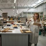 Restauratorin in der Werkstatt von Pietro Livi